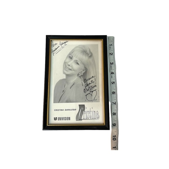 Vtg Cristina Saralegui Univision Professionally Framed Autographed Photo 5”x7” - Picture 8 of 10